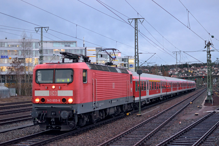 143 655 mit RE 19074 bei km 15,6 (Januar 2016)