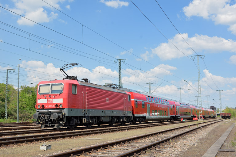 143 825 bei km 15,8 (Mai 2016)