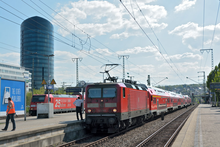 143 903 mit RC-D 17557 bei km 15,6 (Mai 2016)