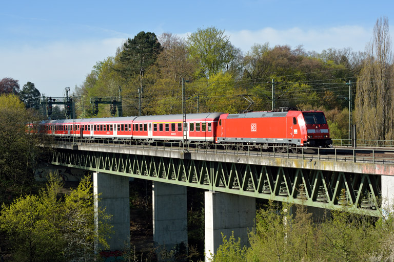 146 234 mit RE 19074 bei km 14,6 (April 2016)
