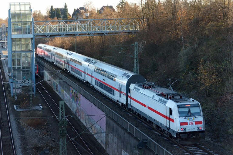146 560 mit Lpf-D 27926 bei km 14,0 (November 2016)