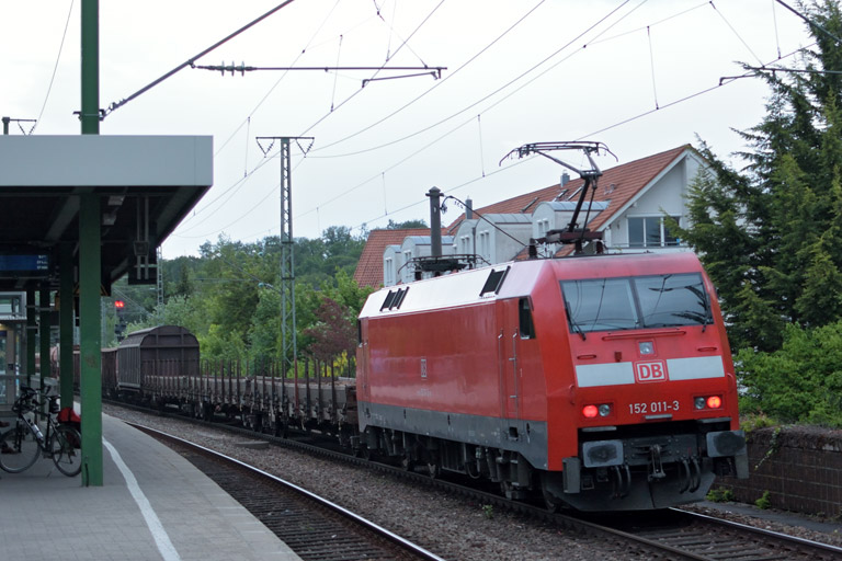 152 011 mit EK 56185 bei km 16,8 (Mai 2016)