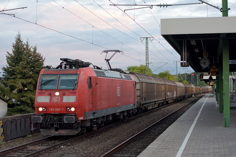 185 095 mit GM 46718 bei km 16,8 (Oktober 2016)