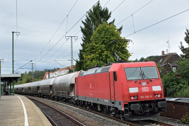 185 306 mit GM 47051 bei km 16,8 (Oktober 2016)
