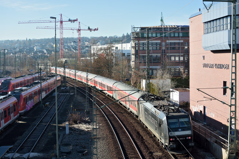185 555 mit RE 19035 bei km 16,0 (Dezember 2016)