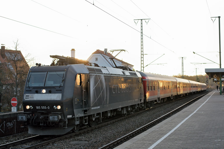 185 555 mit RE 19074 bei km 16,8 (Dezember 2016)