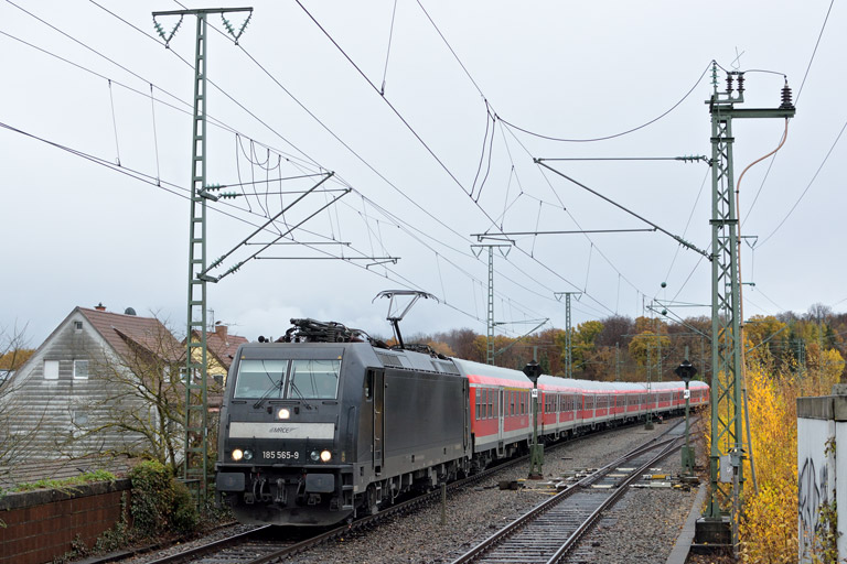 185 565 mit RE 19032 bei km 16,8 (November 2016)