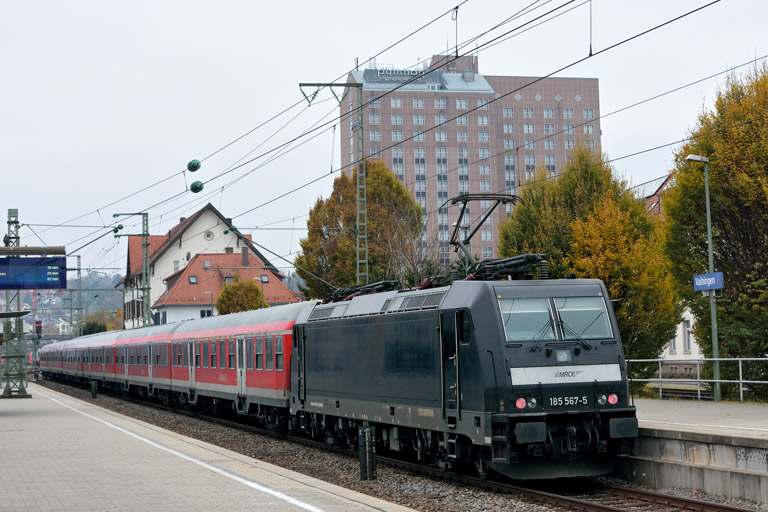 185 567 mit RE 19037 bei km 15,6 (November 2016)