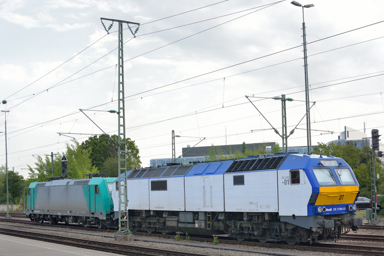 DE 2700-01 und 185 634 bei km 15,6 (August 2016)