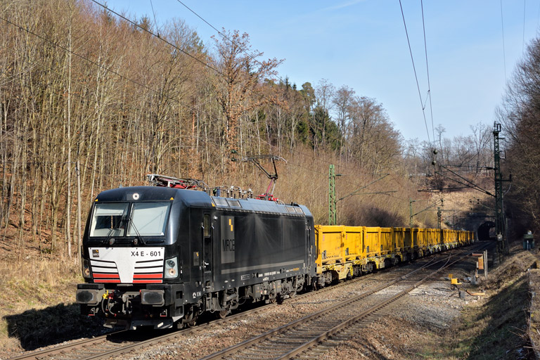 193 601 mit Bauz 91786 bei km 18,2 (Februar 2016)