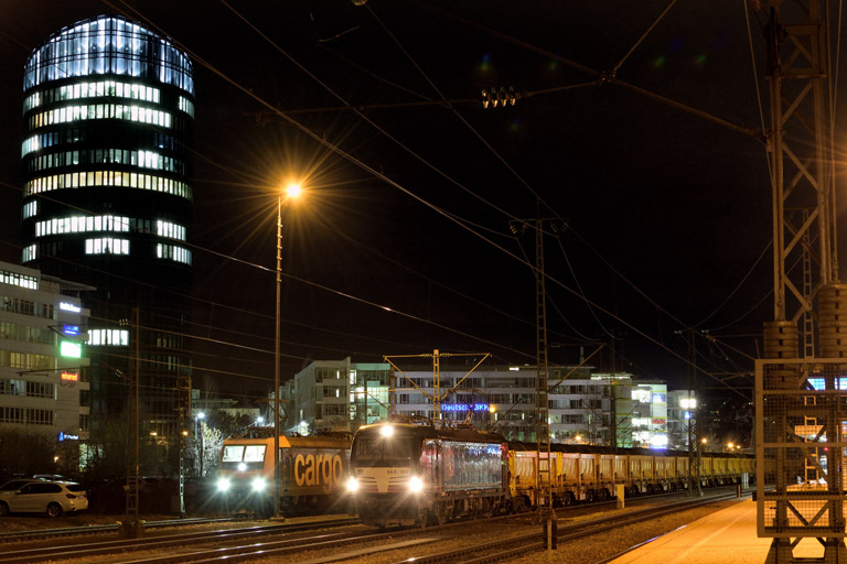 193 859 und 482 027 bei km 15,6 (Januar 2016)