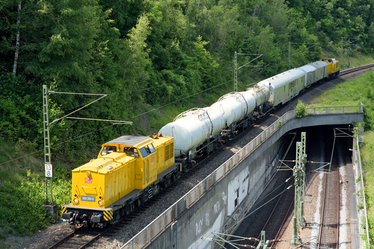 203 316 mit Bauz 91449 bei km 13,8 (Juni 2016)