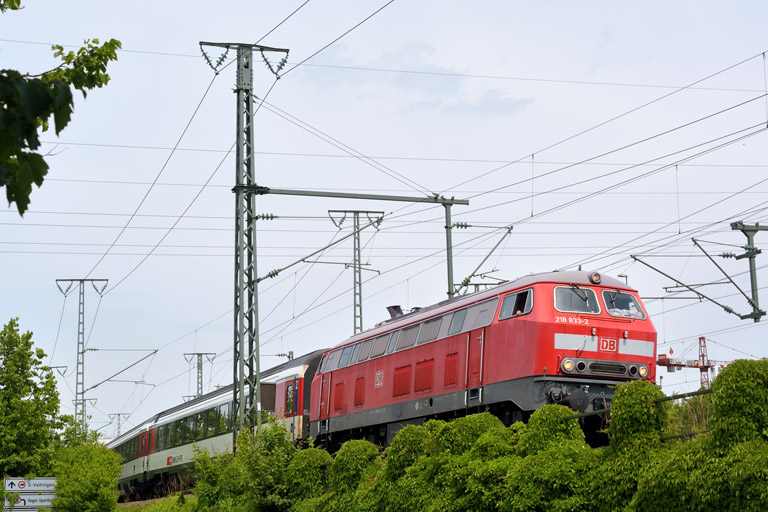 218 333 mit IC 185 bei km 16,4 (Juli 2016)
