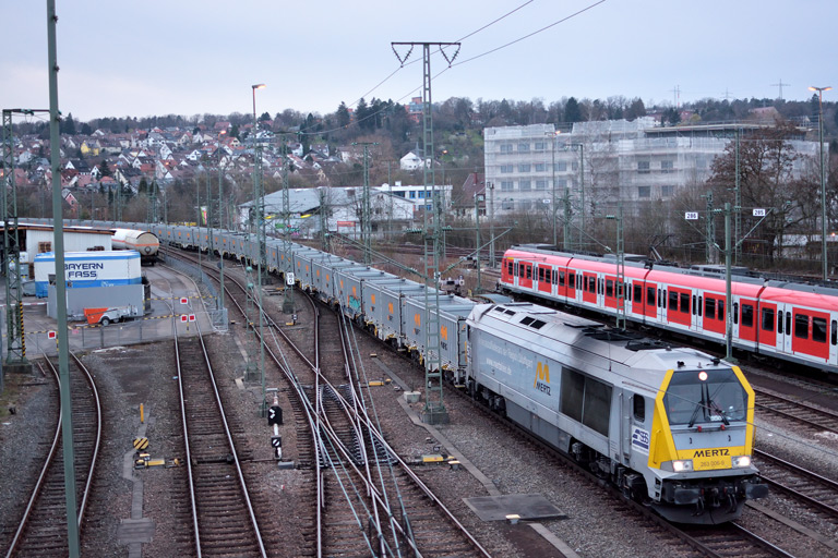 263 006 mit DGS 75904 bei km 16,0 (M&auml;rz 2016)