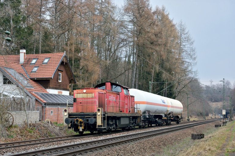 294 716 mit EK 56174 bei km 18,2 (M&auml;rz 2016)