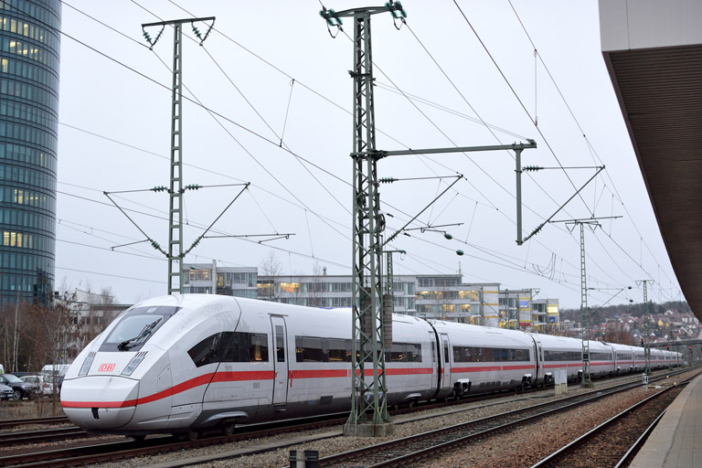 Baureihe 412 (Tz 9005) bei km 15,6 (Februar 2016)