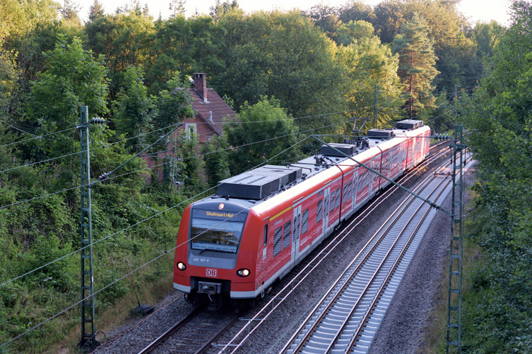 425 307 als RE 19592 bei km 19,2 (Juli 2016)