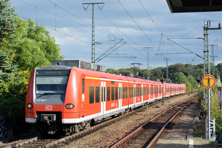 425 806 als RE 19090 bei km 16,8 (August 2016)