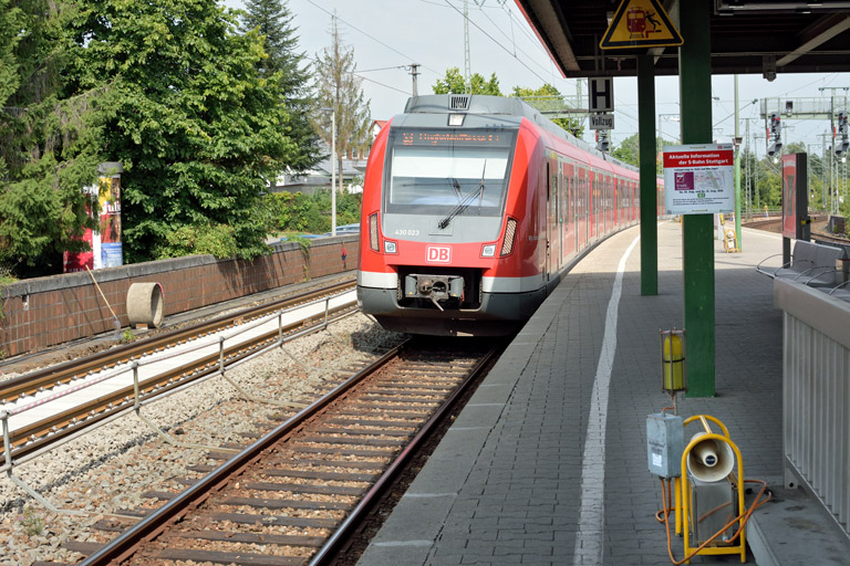 Baureihe 430 als S3 bei km 16,8 (August 2016)