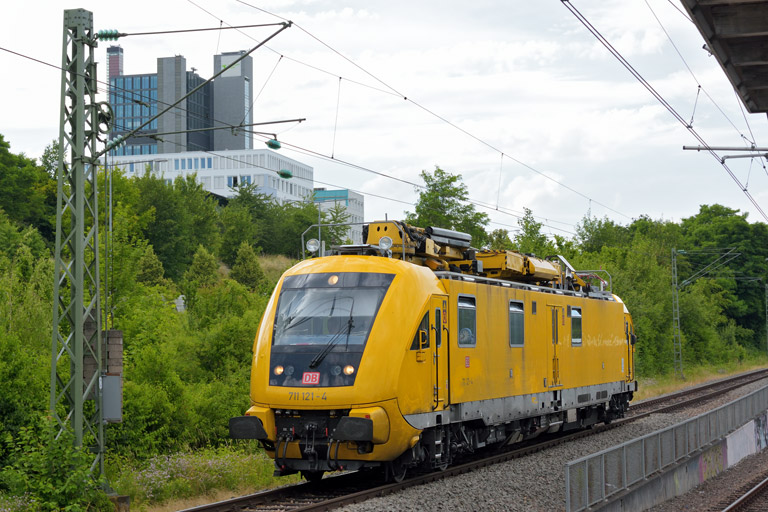 711 121 als Hilfz 99971 bei km 14,2 (Juli 2016)