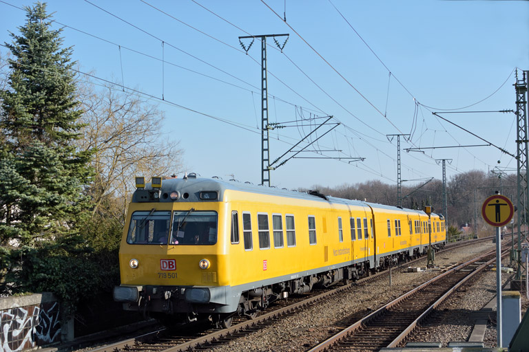 719 001/501 mit Mess-Nbz 93282 bei km 16,8 (M&auml;rz 2016)