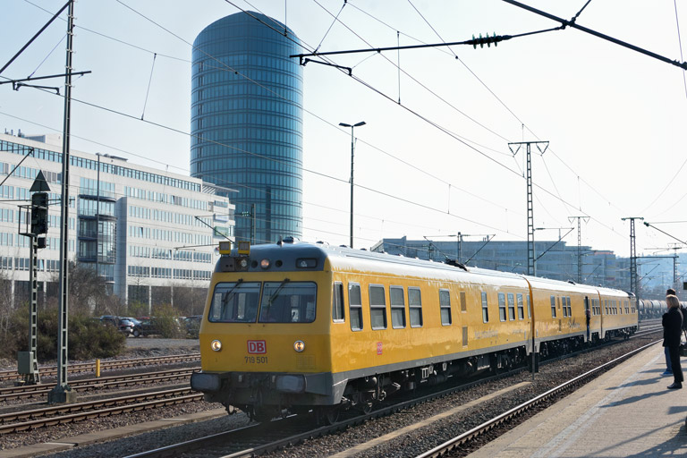 719 001/501 mit Mess-Nbz 93282 bei km 15,6 (M&auml;rz 2016)
