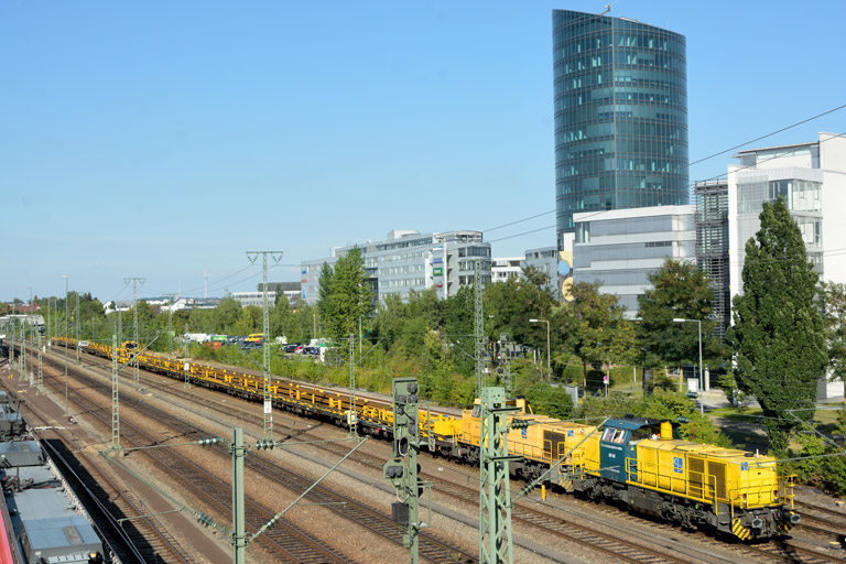 271 020 und 275 846 bei km 15,8 (August 2016)