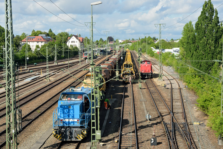 275 843, 275 846 und 213 340 bei km 15,8 (Juli 2016)