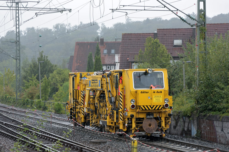 Gleisstopfmaschine bei km 16,8 (August 2016)
