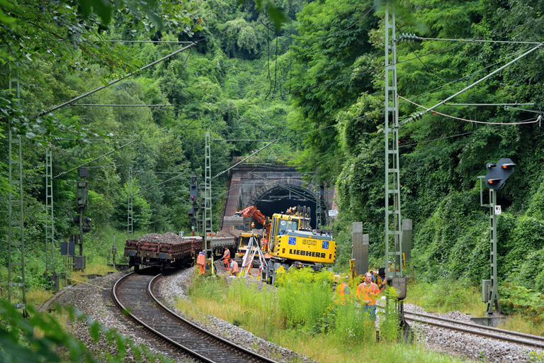 Zweiwegebagger bei km 17,6 (August 2016)
