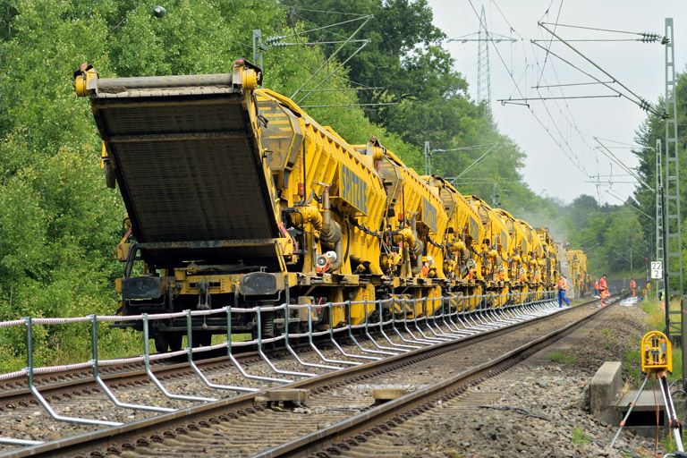 Gleisbauzug bei km 22,2 (Juli 2016)