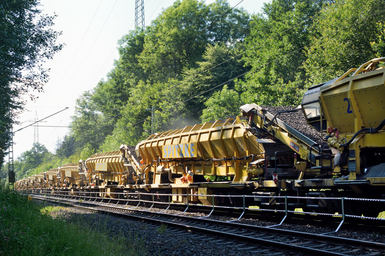 Gleisbauzug bei km 22,2 (Juli 2016)