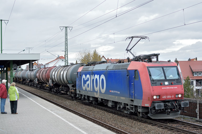 482 004 bei km 16,8 (Februar 2016)