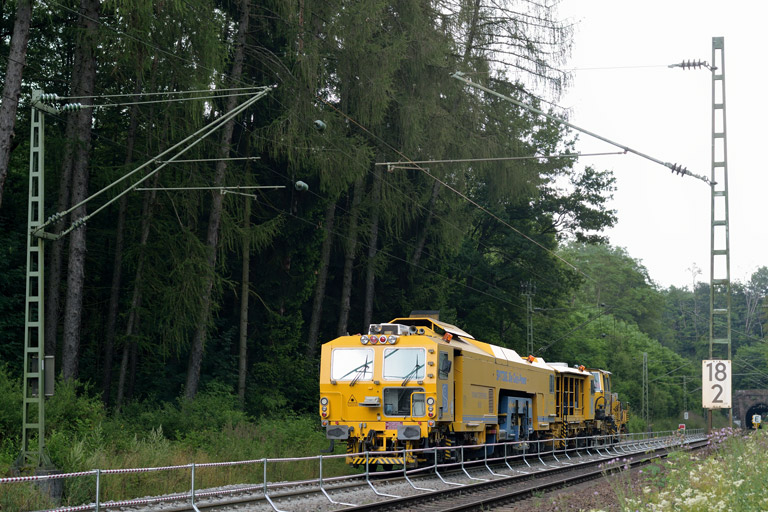 Gleisstopfmaschine bei km 18,2 (Juli 2016)