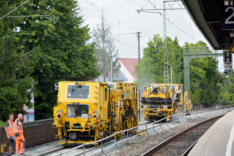 Gleisstopfmaschine bei km 16,8 (August 2016)