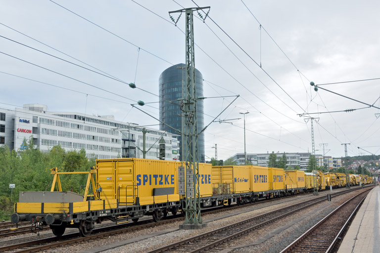 Gleisbauzug bei km 15,6 (Juli 2016)