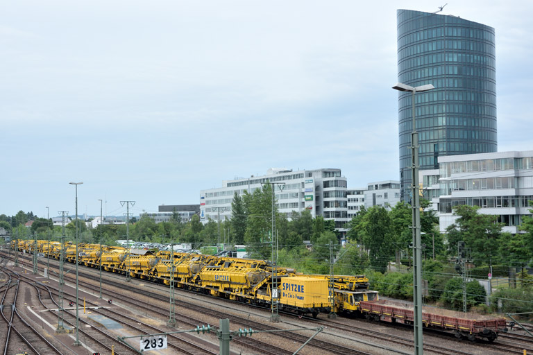Gleisbauzug bei km 15,8 (Juli 2016)