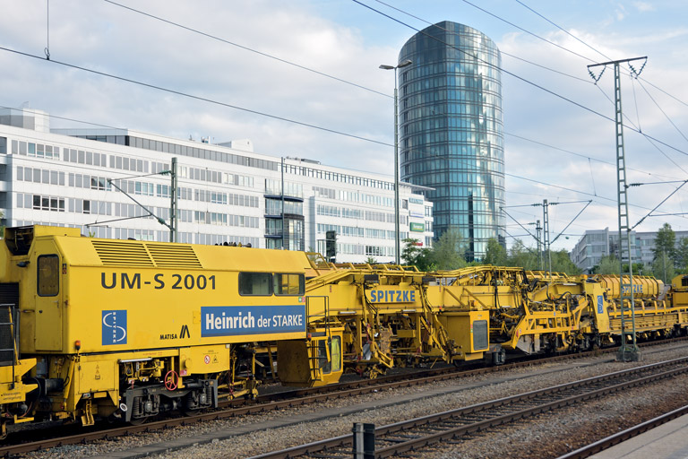 Gleisbauzug bei km 15,6 (Juli 2016)