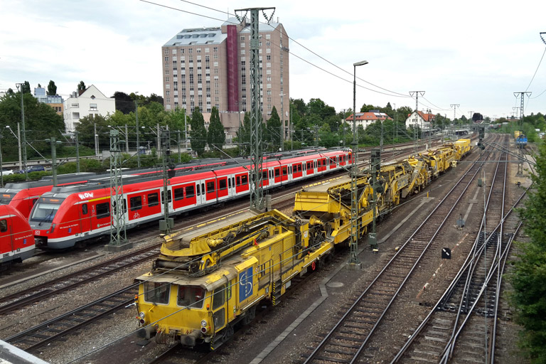 Gleisbauzug bei km 15,8 (August 2016)