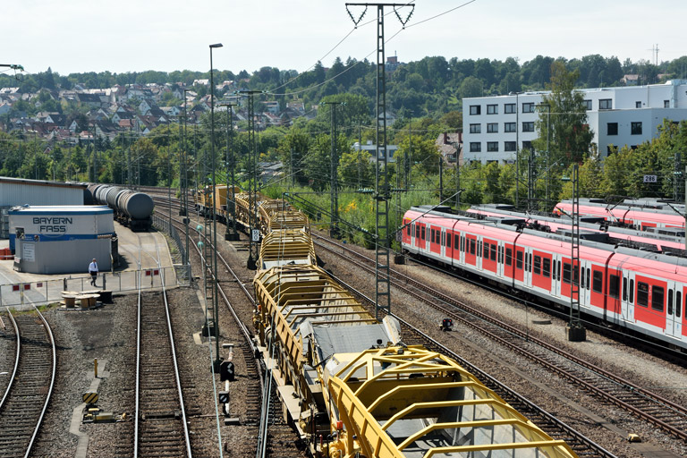 Gleisbauzug bei km 16,0 (August 2016)