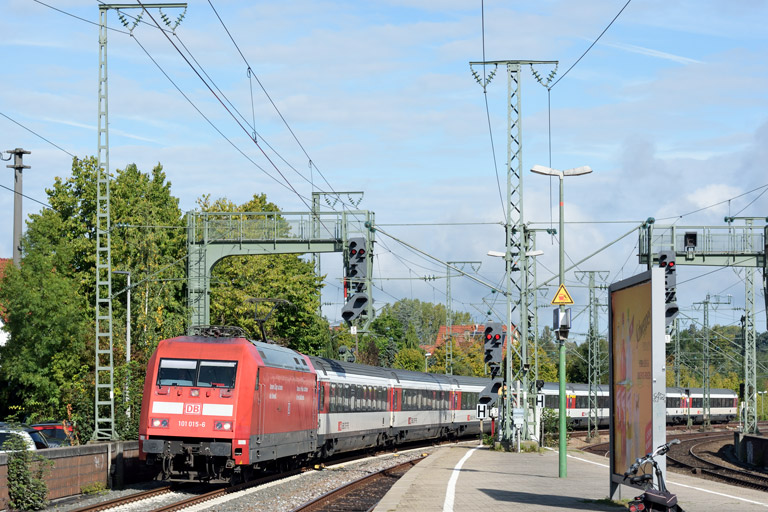 101 015 mit IC 183 bei km 16,6 (September 2017)