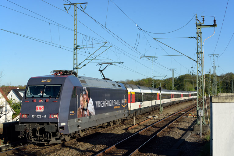 101 023 mit IC 182 bei km 16,8 (Mai 2017)