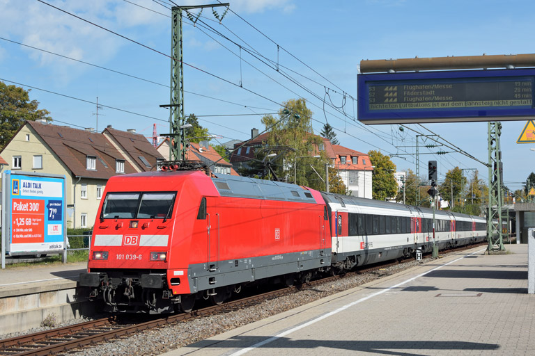 101 039 mit IC 185 bei km 15,6 (September 2017)