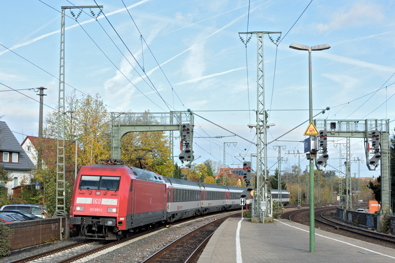 101 051 mit IC 183 bei km 16,6 (Oktober 2017)