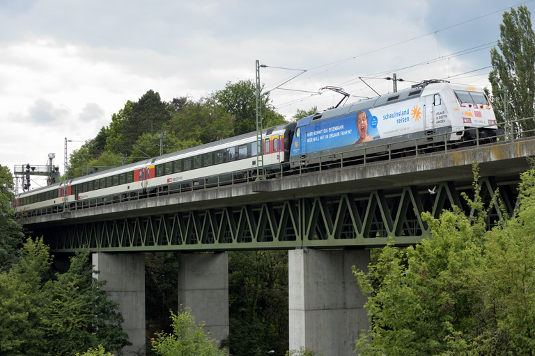 101 055 mit IC 186 bei km 14,6 (Juni 2017)