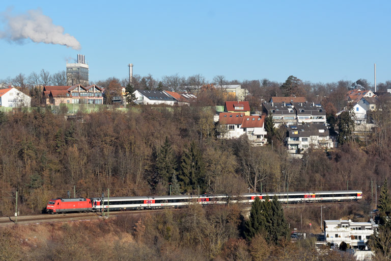 101 061 mit IC 183 bei km 13,2 (Januar 2017)