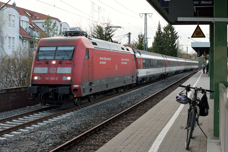 101 103 mit IC 283 bei km 16,8 (M&auml;rz 2017)
