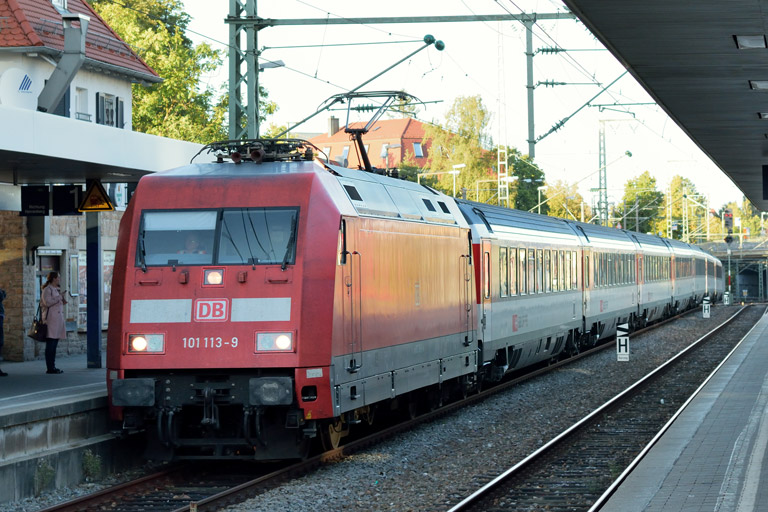 101 113 mit IC 283 bei km 15,6 (September 2017)