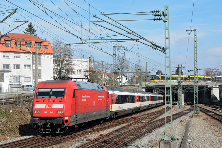 101 125 mit IC 185 bei km 15,4 (M&auml;rz 2017)