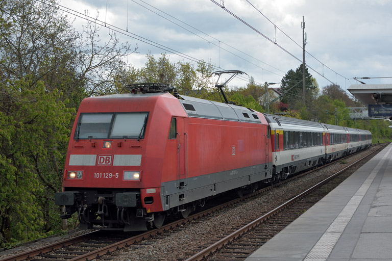 101 129 mit IC 280 bei km 14,0 (Mai 2017)